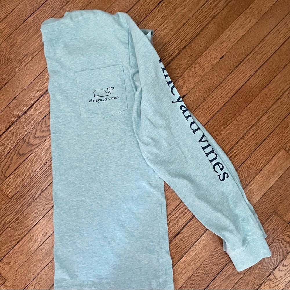 Vineyard Vines Men’s tshirt XS pocket long sleeve